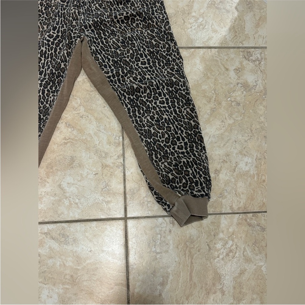Splendid Boardwalk Joggers in Leopard Size Medium - Picture 8 of 14